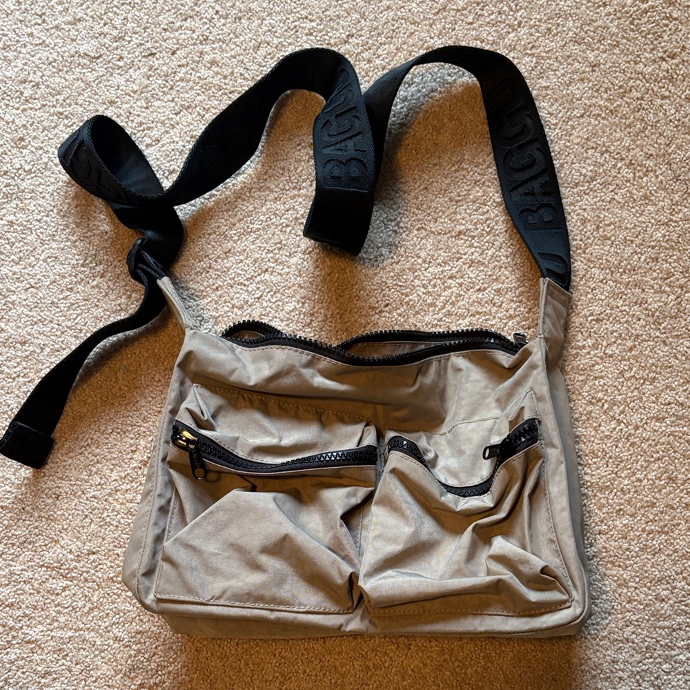BAGGU Tan Crossbody Bag with Black Strap